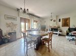 BIVIO DI RAVI VILLETTA INDIPENDENTE CON GIARDINO