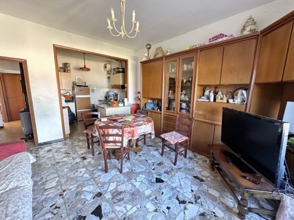 BAGNO DI GAVORRANO VENDESI AMPIO APPARTAMENTO 