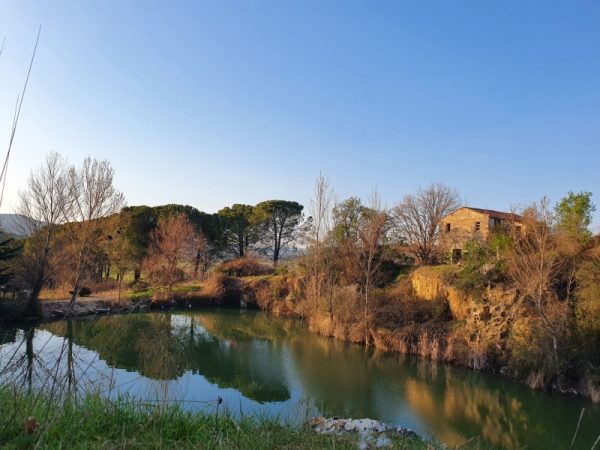 BIVIO DI RAVI IN POSIAZIONE PANORAMICA CASALE CON LAGO 